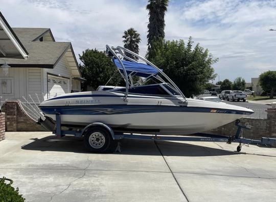 Well maintained 2006, 19ft Reinell Bowrider For Rent