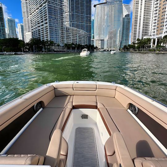 Bateau de fête SeaRay SDX de 29 pieds à Miami avec 1 heure de promotion gratuite disponible !