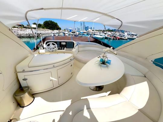 Alquile nuestro lujoso yate Azimut Italian de 55 pies en Abu Dhabi