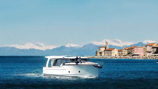 Híbrido eléctrico Greenline 40 en Portoroz, Eslovenia