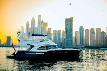 Gran terraza de lujo para yate Azimuth de 65 pies para 20 huéspedes en Dubai Marina