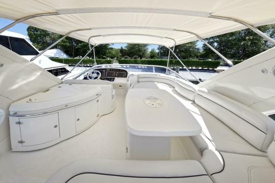 Iate de luxo italiano Azimut Flybridge de 62 pés para alugar (MPY #6) em Chicago, Illinois