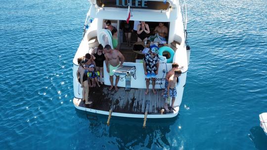 A Luxury Boat For Families And Friends, Great For Hosting And Events 