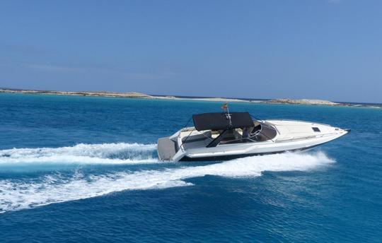 Location de yacht à moteur Sunseeker Tomahawk de 37 pieds à Santa Eulalia, Îles Baléares