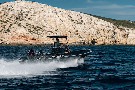 Tour de 2 horas al atardecer por la isla de Milos en la línea superior C29 de «Navigatus V»