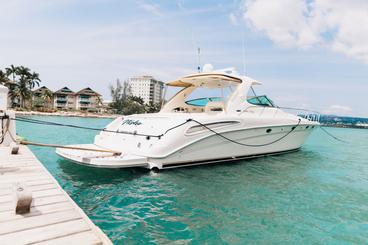 Croisière en yacht à Montego Bay — Sports nautiques motorisés, DJ en direct, Finger-Foods