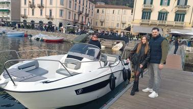 «Tour privado» de 3 horas por el lago Como en el barco Karnic SL651