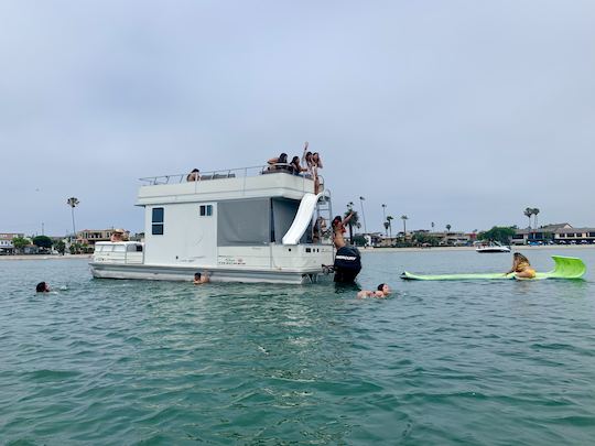 33’ Double Decker Pontoon w/ Waterslide in San Diego