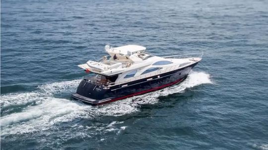 Reserve o incrível iate Azimut 80' para sua família em Vilamoura — Inesquecível!