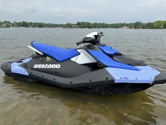 Des jet-skis sur le pittoresque lac Norman ! 