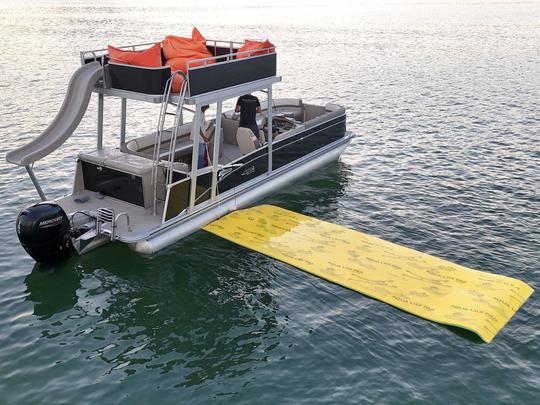 Barco de fiesta de dos pisos con tobogán acuático, nenúfar, hielera, Capt. Lake Travis