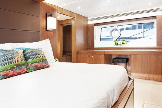 Sunseeker de 75 pieds avec Flybridge (jusqu'à 12 invités)