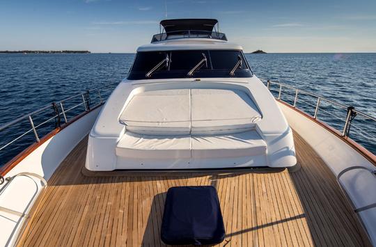 Alquiler de megayates de lujo San Lorenzo 72 Power en la Costa Azul, Francia 