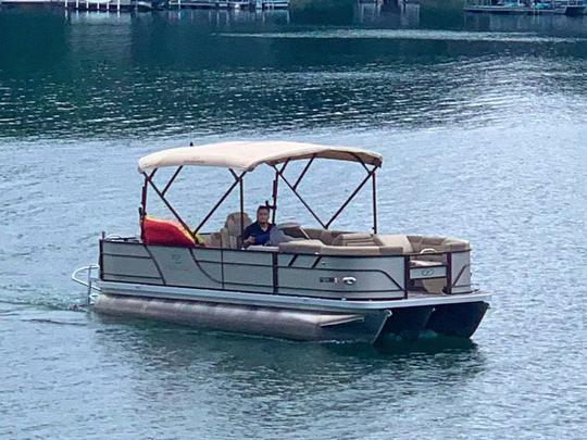 New Veranda Pontoon for rent on Lake Lanier