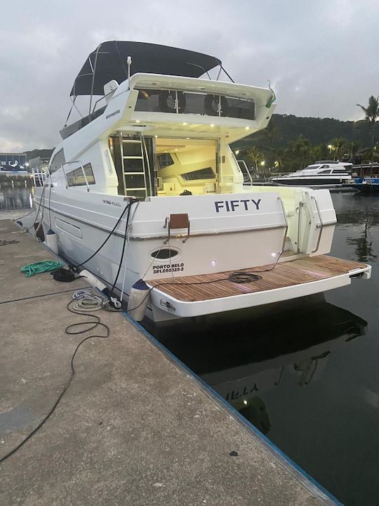 Intermarine 440 in Angra dos Reis