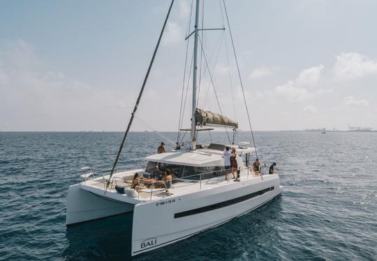 Catamarán de vela Bali 4.1 en Giardini Naxos, Sicilia