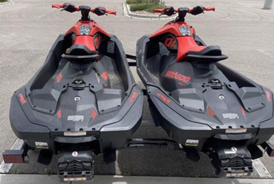 Par de motos acuáticas Sea-Doo Spark/Trixx en alquiler en Loveland, Colorado