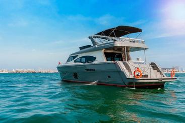 Croisière de luxe en yacht de 82 pieds à Dubaï, aux Émirats arabes unis.