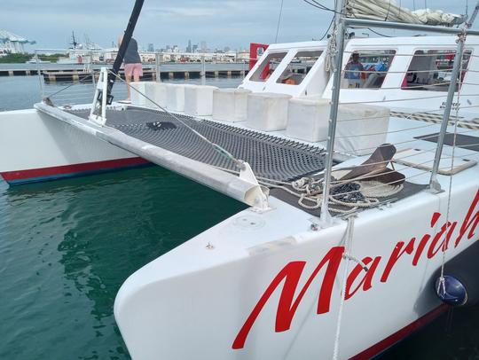 O melhor barco para festas em catamarã | Até 49 passageiros! 