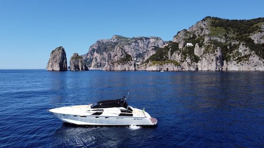 Un yacht incroyable Rizzardi '45 à Castellammare di Stabia !