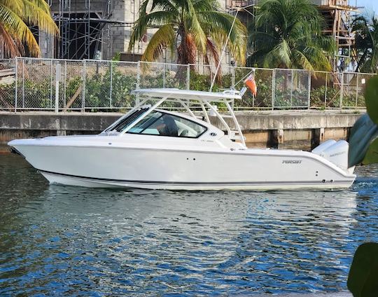 Navigate your way to fun with us with the 27ft Pursuit Yacht