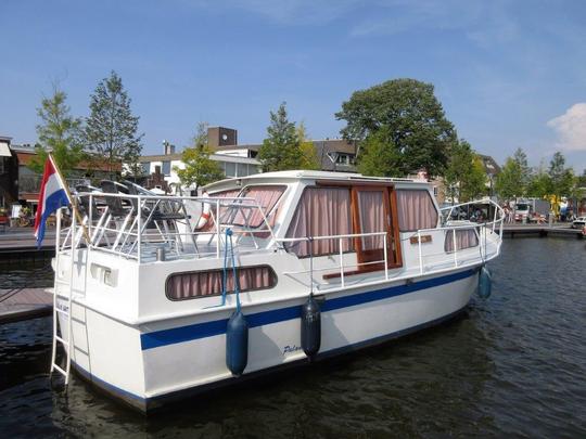 Palan C 950 (Kloek) ideal for family cruising on the dutch canals