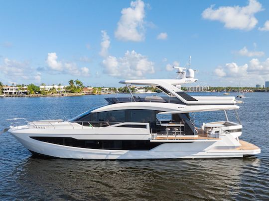 ¡Navega en el yate a motor Galeon de 68 pies en Miami!