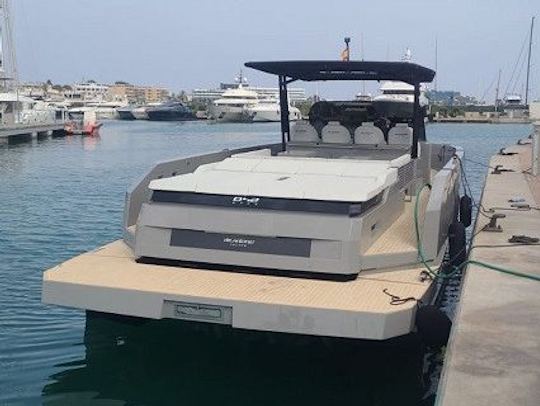 Aluguel de iates a motor De Antonio Ragnar D42 em Eivissa, Illes Balears