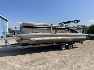 Savor the natural beauty of Glen Lake with Bennington 24 SCWX Pontoon!