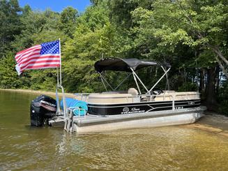 22’ SunTracker Party Barge on Lake Anna 