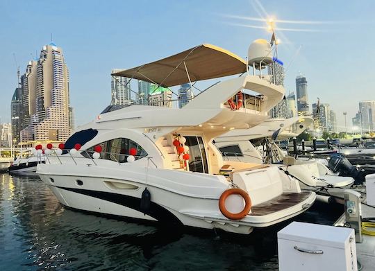 New Majesty, 50 pés, Marina de Dubai, capacidade para 13 pessoas