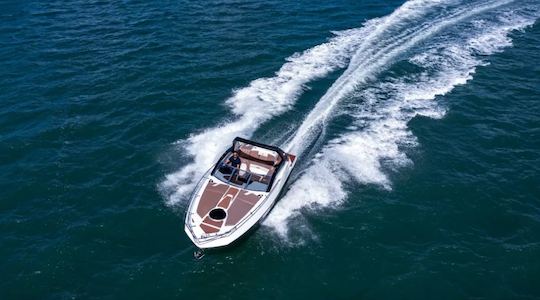 26ft Tropicana Element FS Speedboat Rental in Arraial do Cabo, Brazil