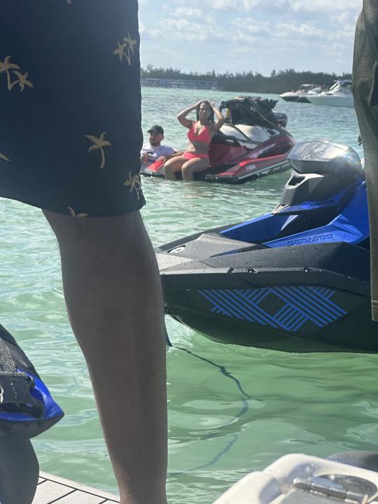 Jet ski 2 places Sea-Doo 2023 avec Bluetooth et remorque — Fun à Fort Lauderdale !