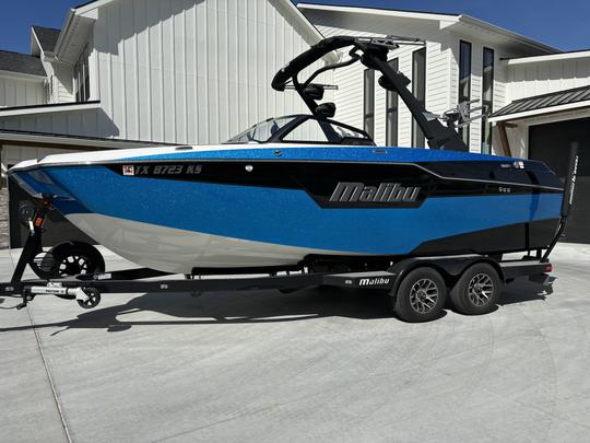 2023 Malibu M220 com todas as pranchas de surf e wakeboard disponíveis, motorista incluído