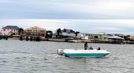 Un bateau privé à St Augustine pouvant accueillir jusqu'à six membres de votre équipage ou juste vous deux