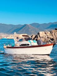 Private Boat Tour in Capri with expert qualified Skipper