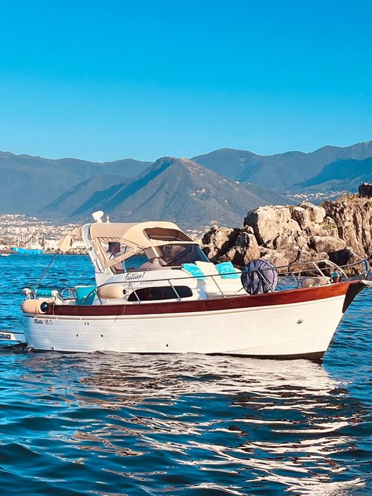 Private Boat Tour in Capri with expert qualified Skipper