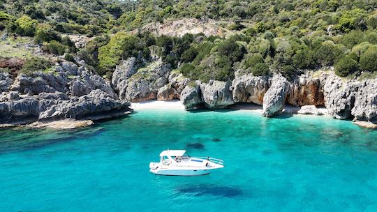 Cruisers 2670 Motor Yacht in Poros Kefalonia, Greece