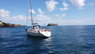 Aluguer de barco a casco Dufour39cc em Ponta Delgada, Açores