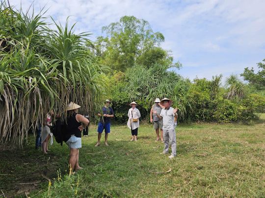 Experiencia rural en Hoi An: paseo en barco por el río Co Co y ciclismo por senderos inexplorados