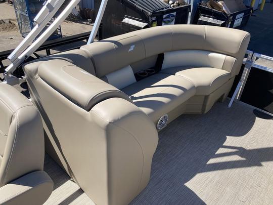 New and Spacious pontoon Lake Minnetonka