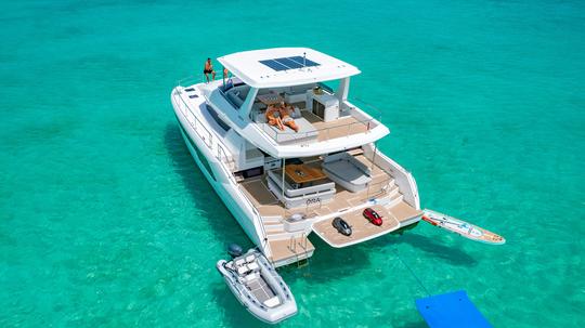 Catamarã ORA Power Leopard 53PC de Saint Martin, praia de Anse Marcel