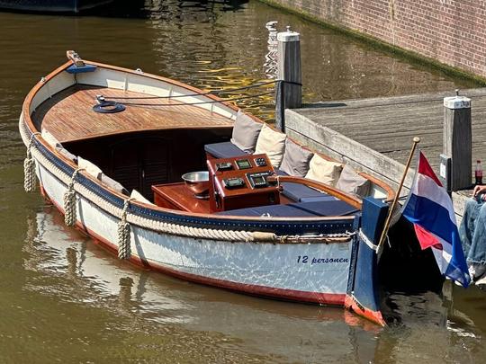 Visite privée en bateau sur le canal ouvert à Amsterdam, Pays-Bas