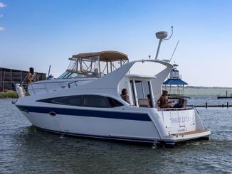 Carver 36ft Motor Yacht - Best Yacht in Dallas