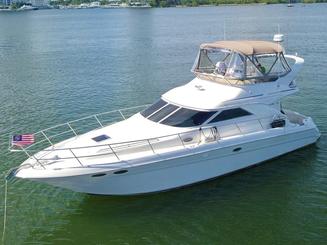 ¡Descubra Sea Ray Fly 44 pies en Fort Lauderdale!