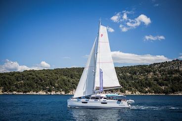 Le catamaran Saba 50 est livré avec 2 (SUP) — Équipement de plongée en apnée : masque et palmes