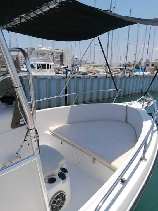 Seawind 22 ft, the best motorboat for your summer getaway.