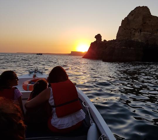 Passeio de barco privado ao pôr do sol até a Ponta da Piedade em Lagos, Algarve