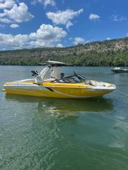 Centurion Fi25 Surf Boat Accommodate Up To 15