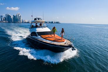 Yate a motor Sea Ray 54 Fly Bridge en Panamá